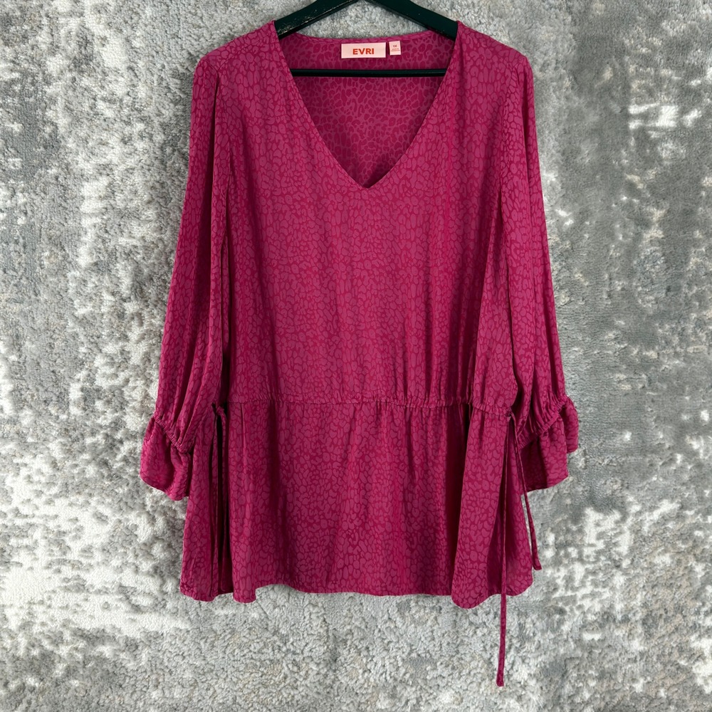 EVRI Size 1X Plus Animal Print V-Neck Peplum Blouse Pink Long Sleeve Women‎